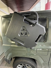 画像をギャラリービューアに読み込む, ガソリン缶&取付用サイドラダー、スズキJB64W/74W(ジムニー/ジムニーシエラ)2018年7月以降用【ZOOM Sellection】