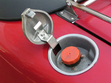 画像をギャラリービューアに読み込む, ユーノスマツダNA、NBロードスター用レーシングフューエルリッド