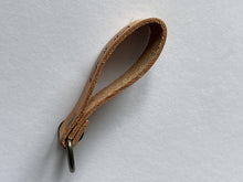 Load image into Gallery viewer, Loop-type key holder (Tanned leather)
